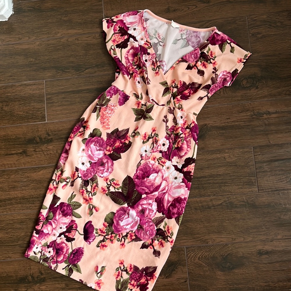 Pink Blush Maternity pink floral dress. Perfect condition. Worn once. Size Small